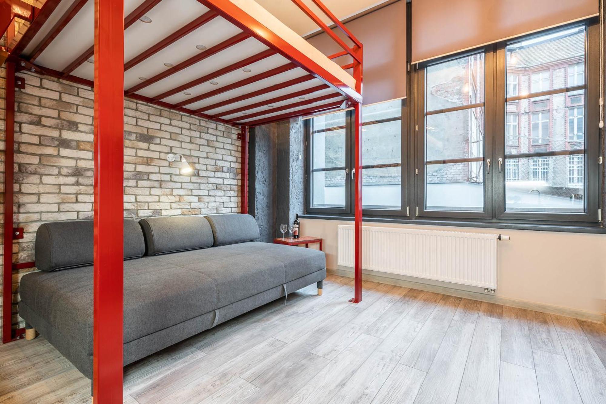 Graffiti Apartment *